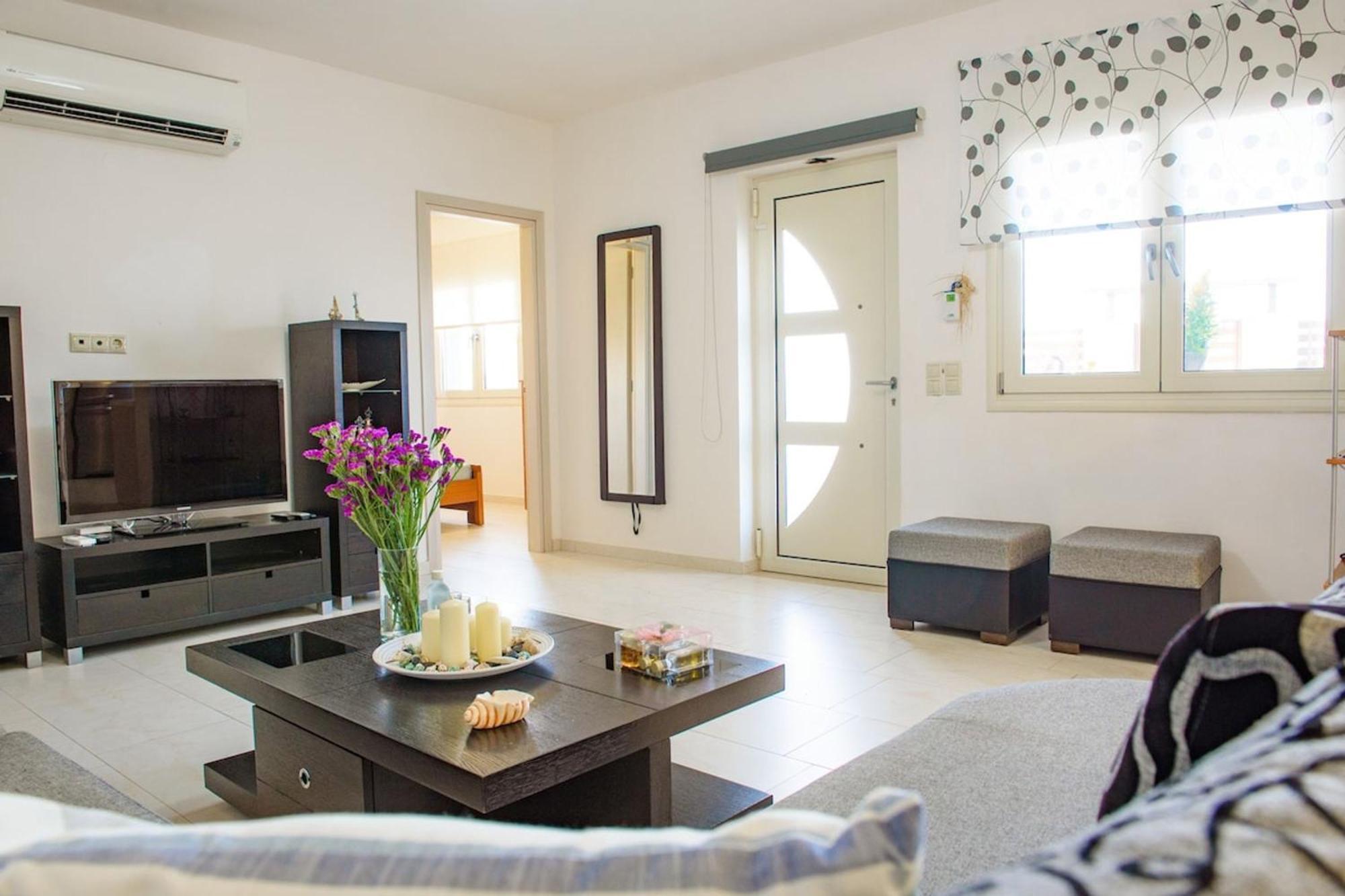 Marie Nicol 2 Bedroom Villa Agia Pelagia (Crete)